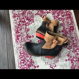Sorel women’s boots size 9